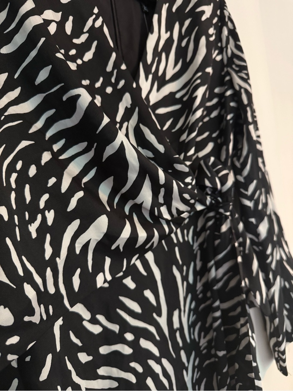 Black & White Elegant Mini Wrap Dress - Picture 3 of 4